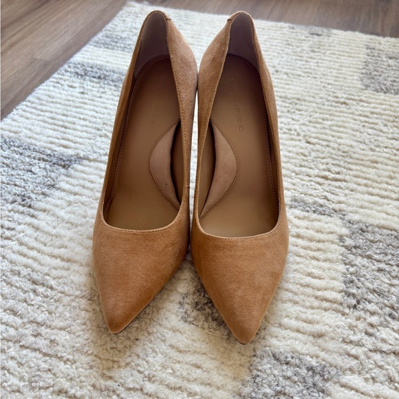 Banana Suede Arden Pumps - new without tags - Picture 3 of 6
